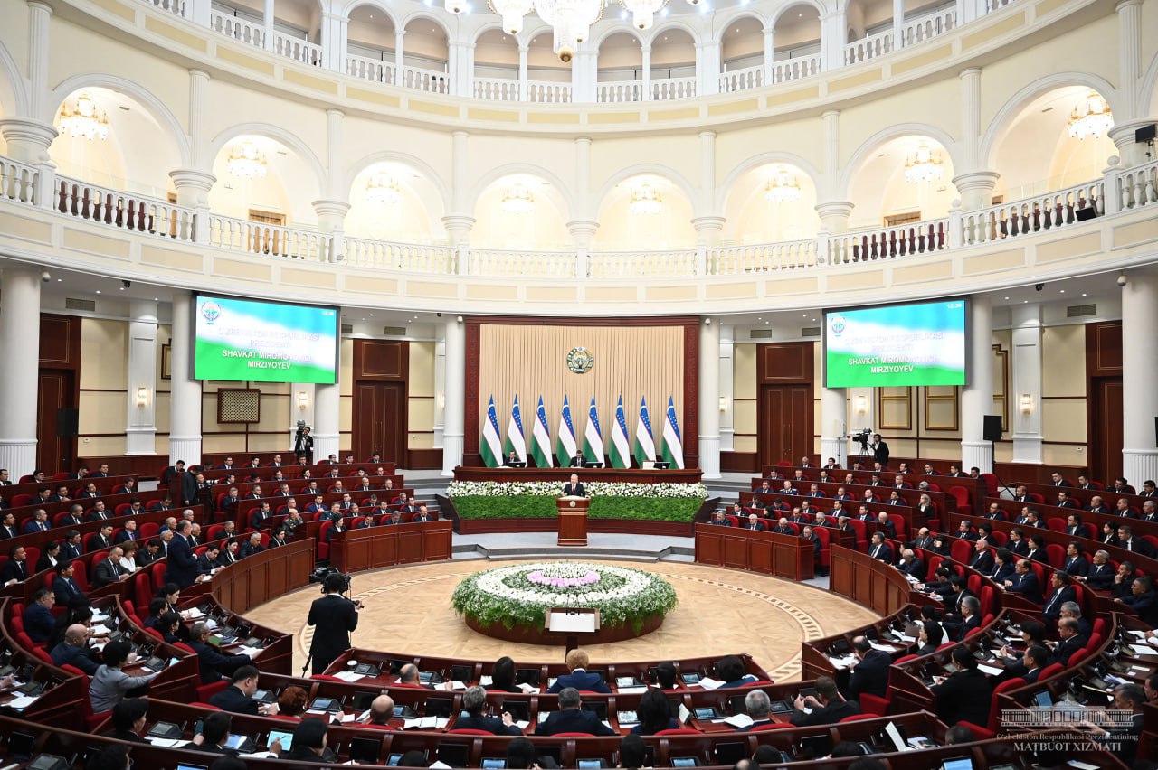 President participates in the session of the Legislative Chamber